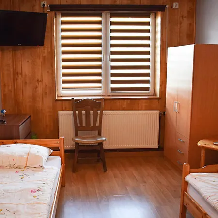 Sadowianka Hostel *
